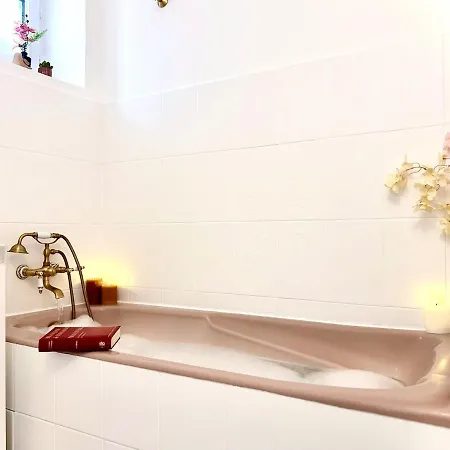 L'ecrin D'or - Elegant & Confortable- Idealement Situe En Centre-ville - Terrasse - Gare A 5 Min * Valence (Drome)