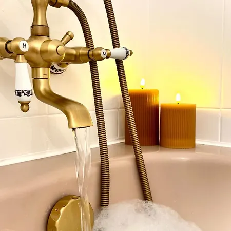 Lejlighed L'ecrin D'or - Elegant & Confortable- Idealement Situe En Centre-ville - Terrasse - Gare A 5 Min Valence (Drome)